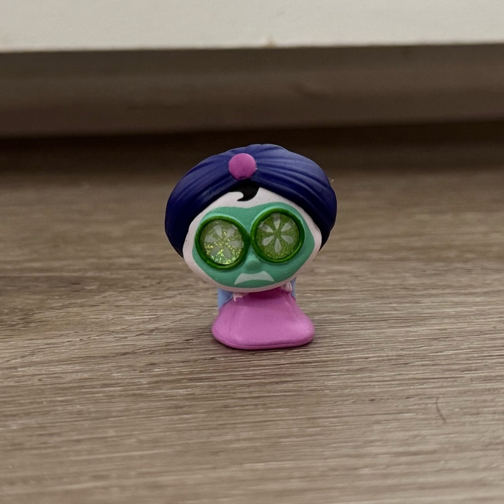 Disney Doorables Yzma Ultra Rare Figure Let’s Party Series Emperor’s New Groove
